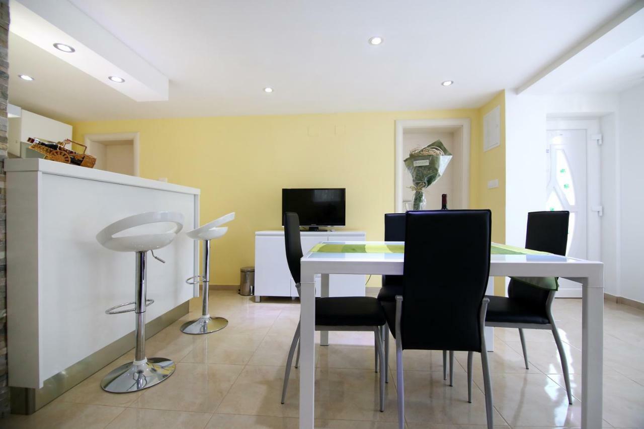Luxury House With Pool Villa โตรกีร์ ภายนอก รูปภาพ