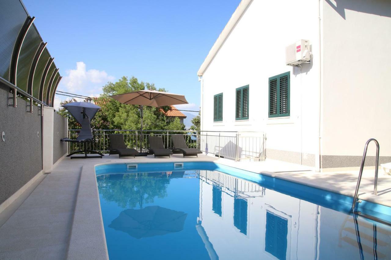Luxury House With Pool Villa โตรกีร์ ภายนอก รูปภาพ
