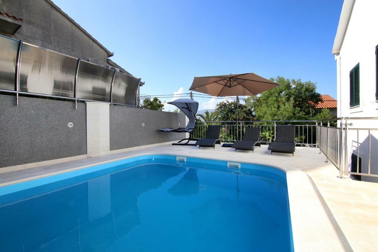 Luxury House With Pool Villa โตรกีร์ ภายนอก รูปภาพ