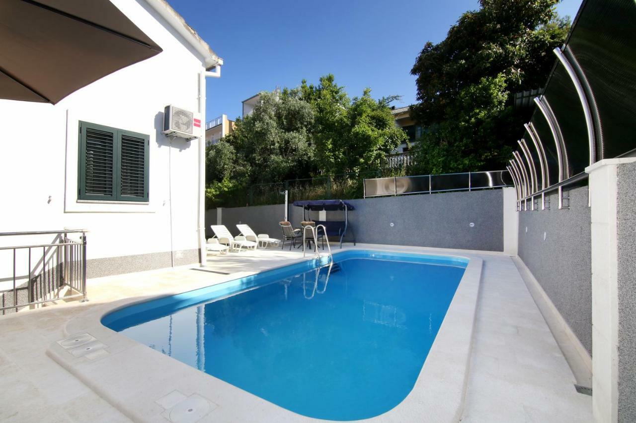 Luxury House With Pool Villa โตรกีร์ ภายนอก รูปภาพ